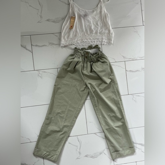 Stylish Women's Cream Pants - Picture 4 of 12